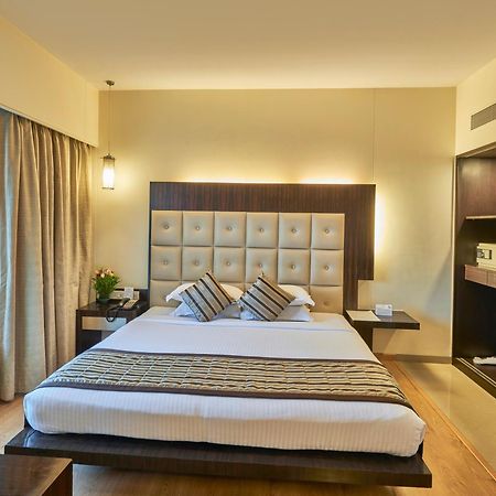 Krishna Palace Hotel Мумбаї Екстер'єр фото