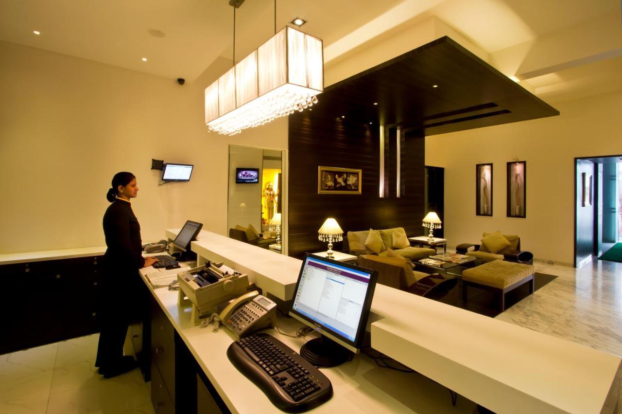 Krishna Palace Hotel Мумбаї Екстер'єр фото