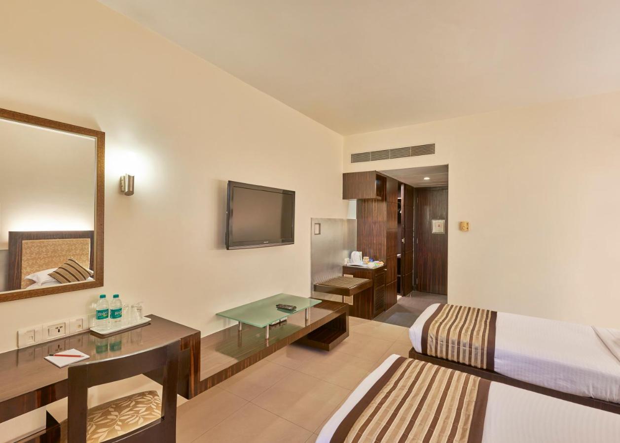 Krishna Palace Hotel Мумбаї Екстер'єр фото