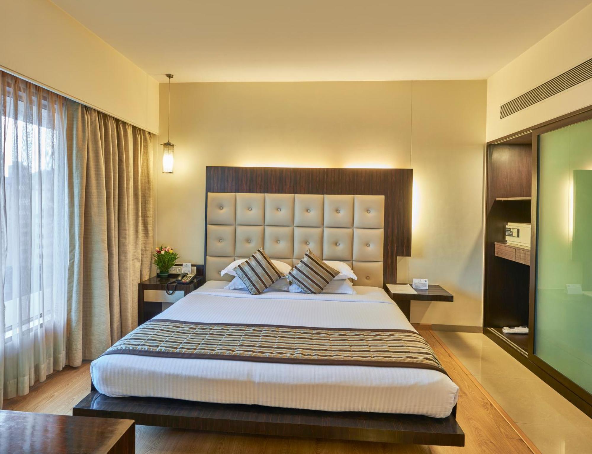 Krishna Palace Hotel Мумбаї Екстер'єр фото